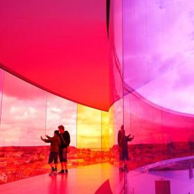 Oplev Aarhus fra oven i Your rainbow Panorama på ARoS Aarhus Kunstmuseum